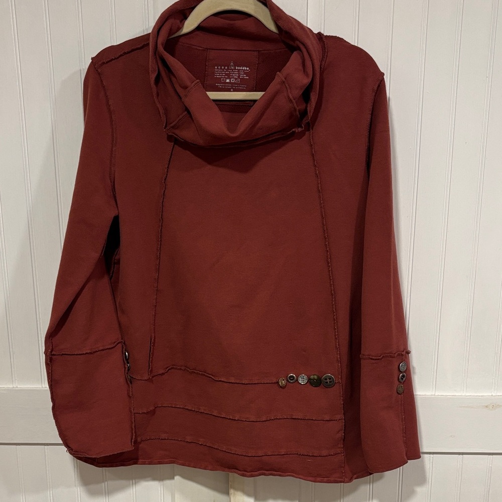 Neon Buddh Brick/brownish Cowl Neck pullover w/cute Button Accents. Roomy size M